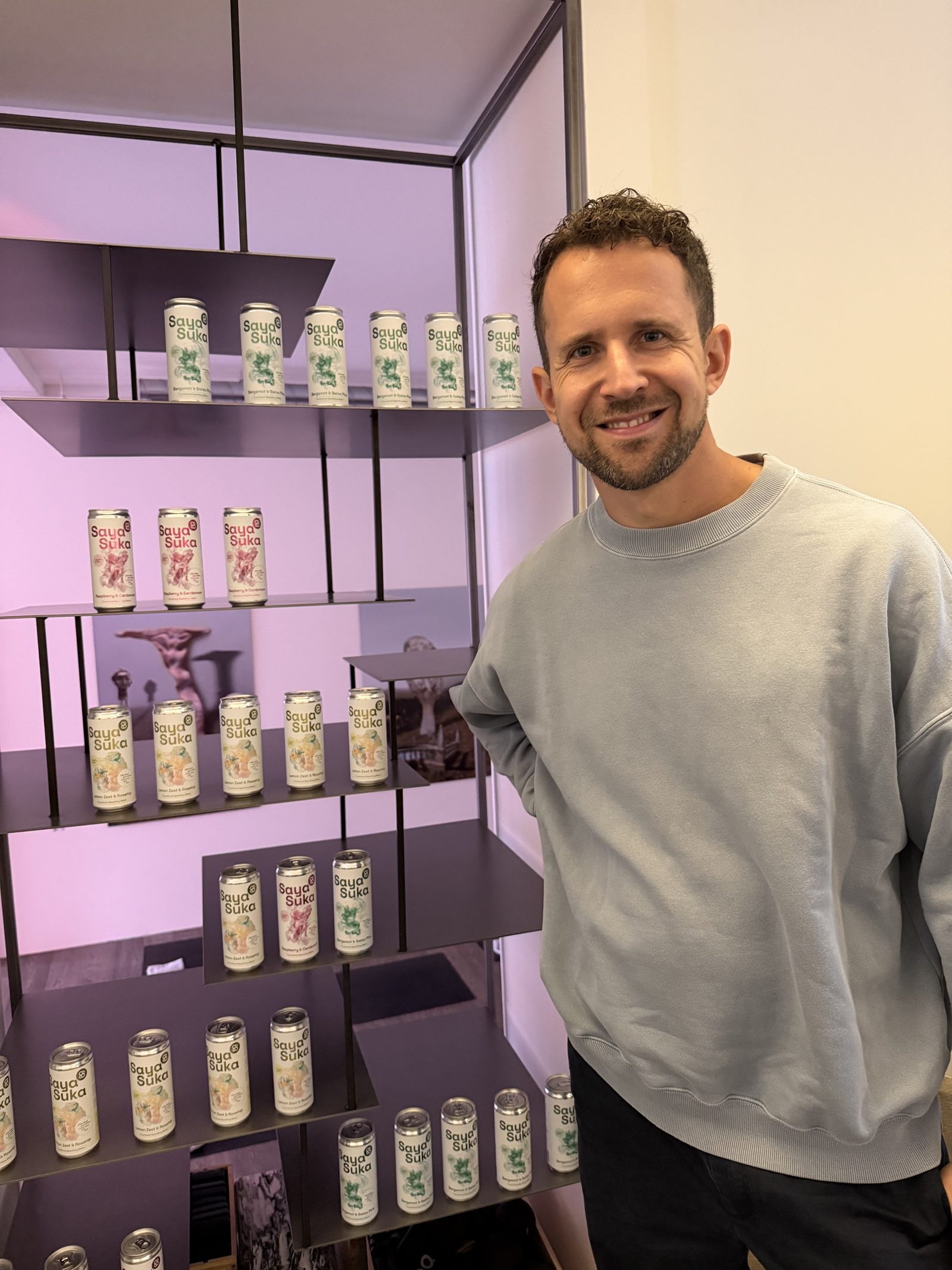 Guests toasting with Saya Suka cans at the Founding 100 launch event in Zurich